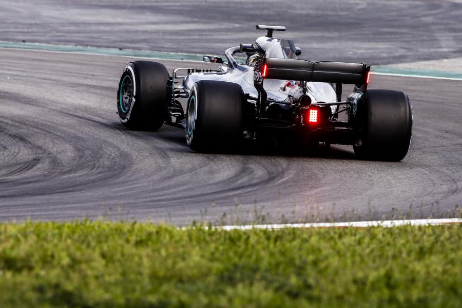  Mercedes-AMG F1 W09 EQ Power+ 2018 года  (фото 34 из 36)